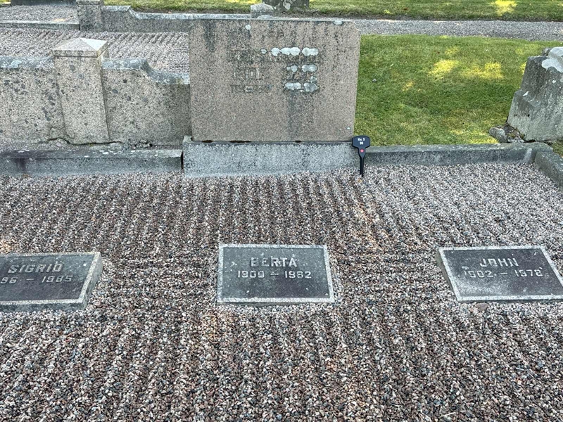 Grave number: 33 5    98