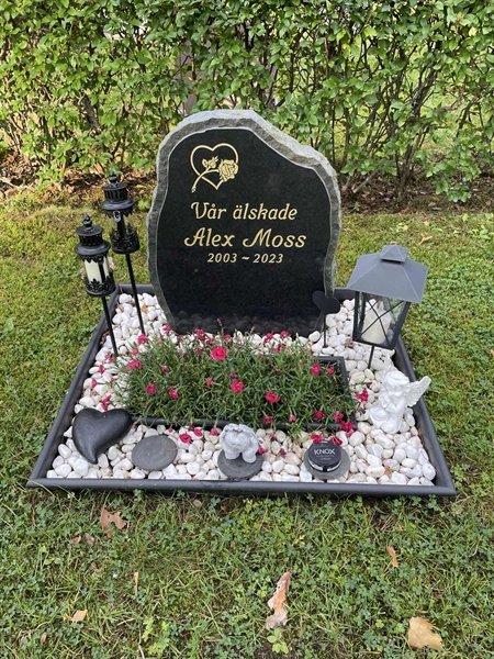 Grave number: 1 KV12   106