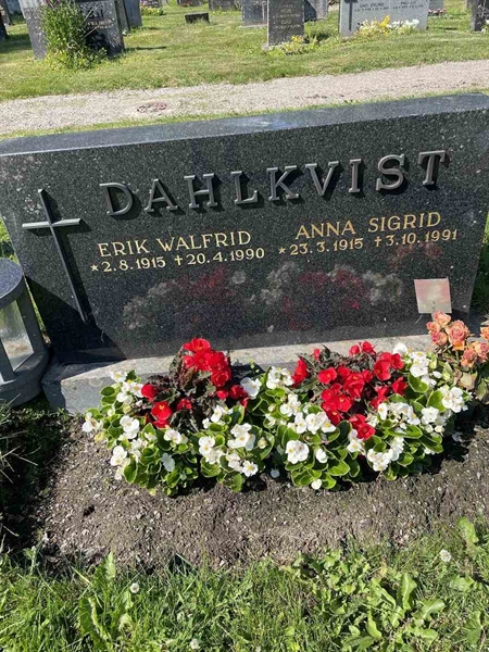 Grave number: N 5 1   126