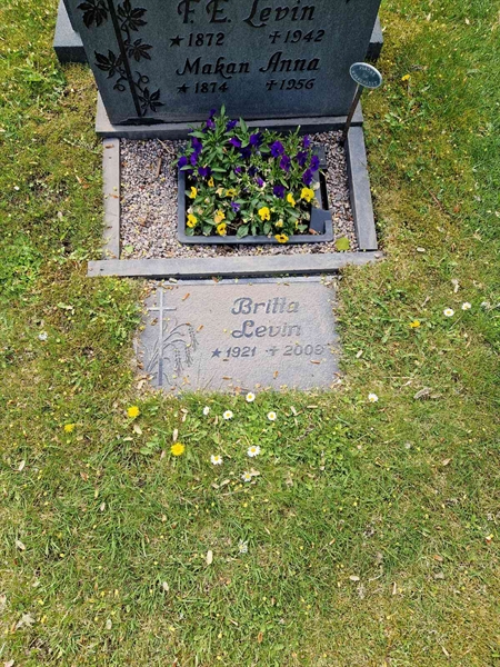 Grave number: 02 P    7