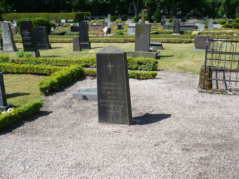 Grave number: 1 8    34