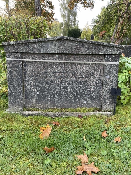 Grave number: 1 O1     2