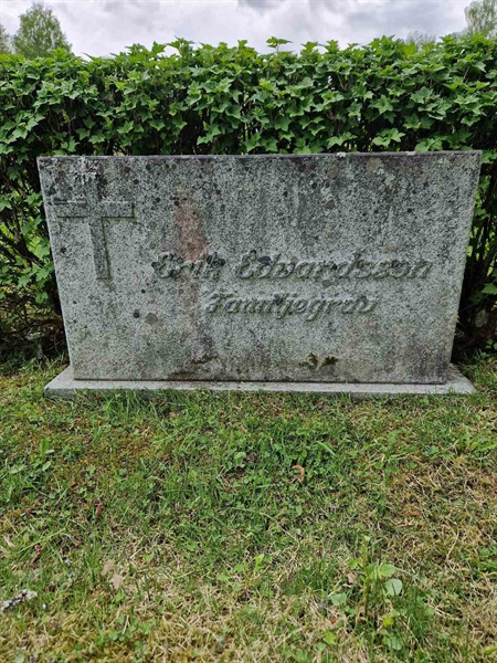 Grave number: 2 12 1433, 1434, 1435