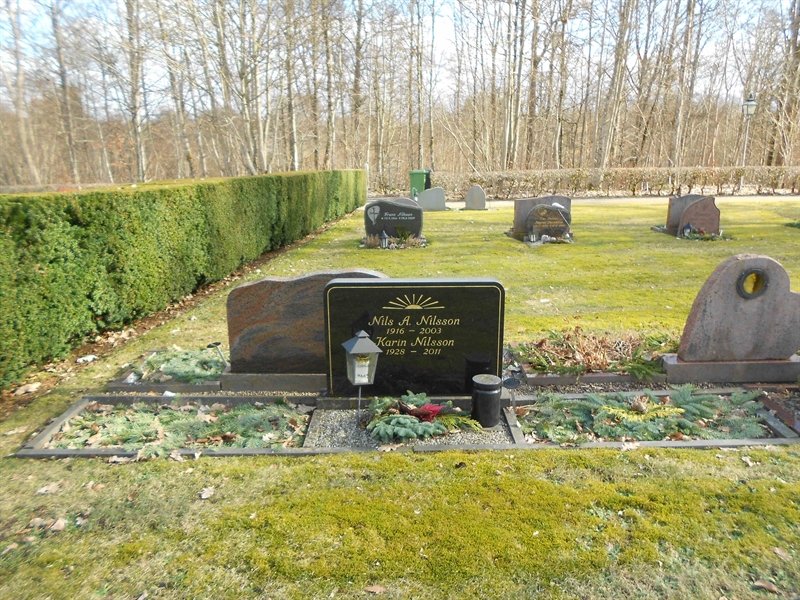 Grave number: NÅ N4    33, 34, 35