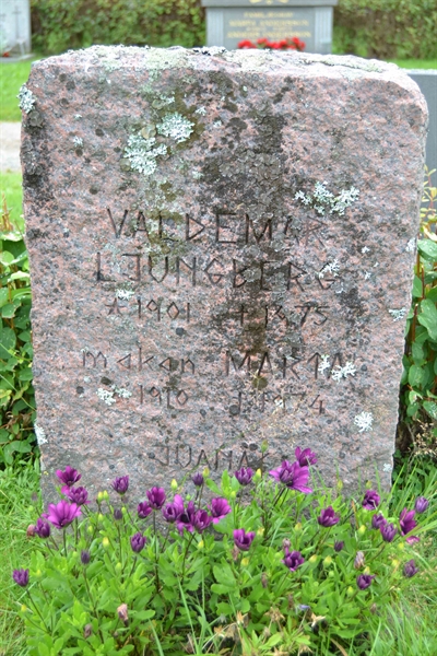 Grave number: 11 6   817-819