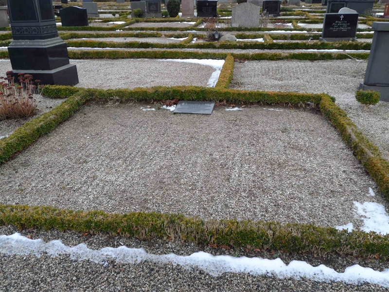 Grave number: 2 01  1605