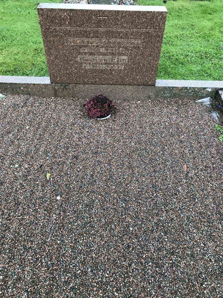 Grave number: B 01   144, 145