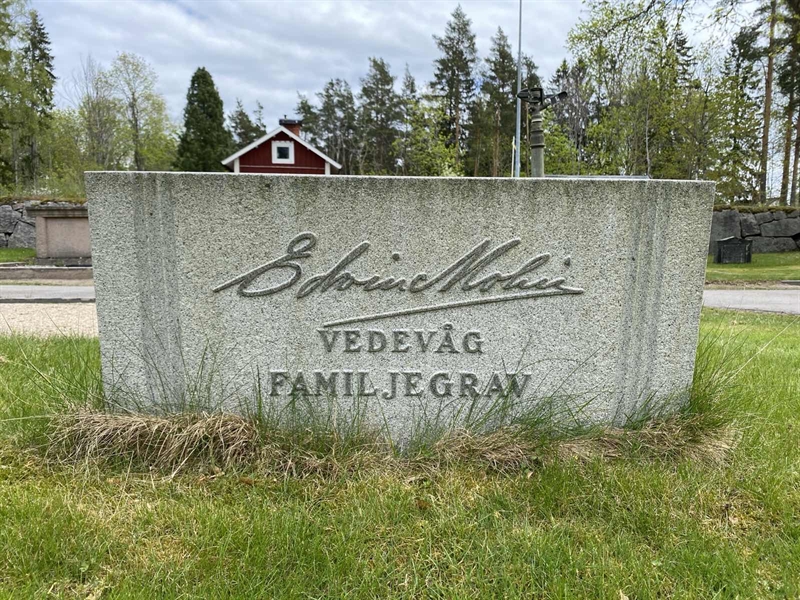 Grave number: 1 04 77, 78