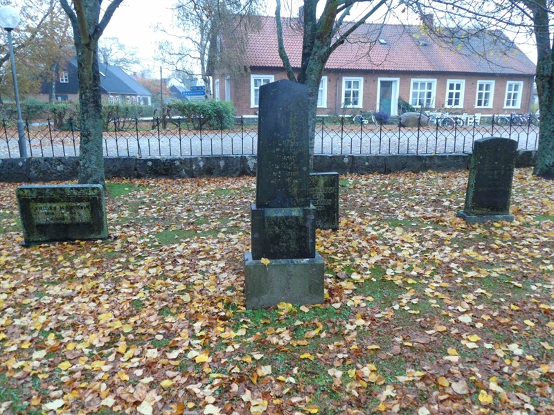 Grave number: 2 01   411