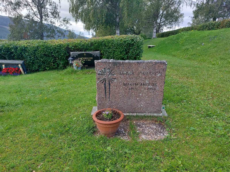 Grave number: K K   120, 121