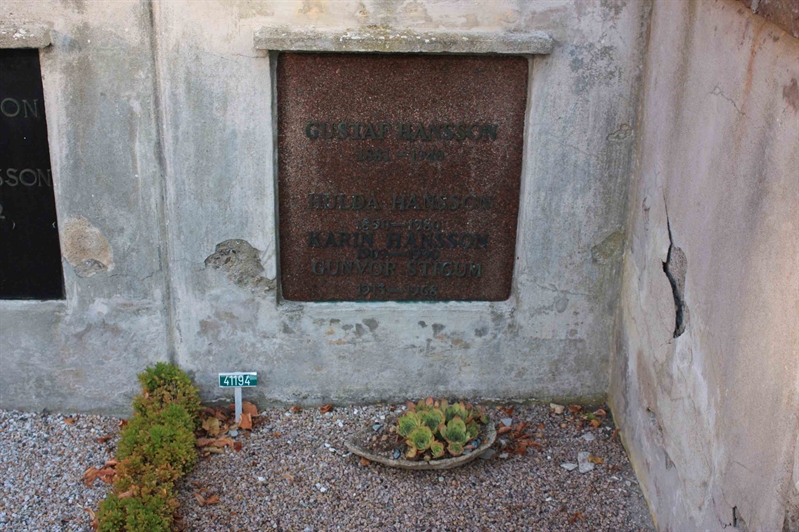 Grave number: Ö U07    56