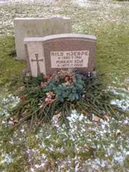 Grave number: Ma N 1   372, 373