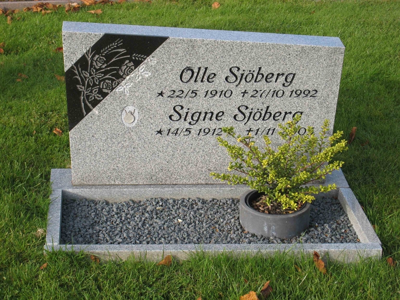 Grave number: ÖKK 6   112, 113