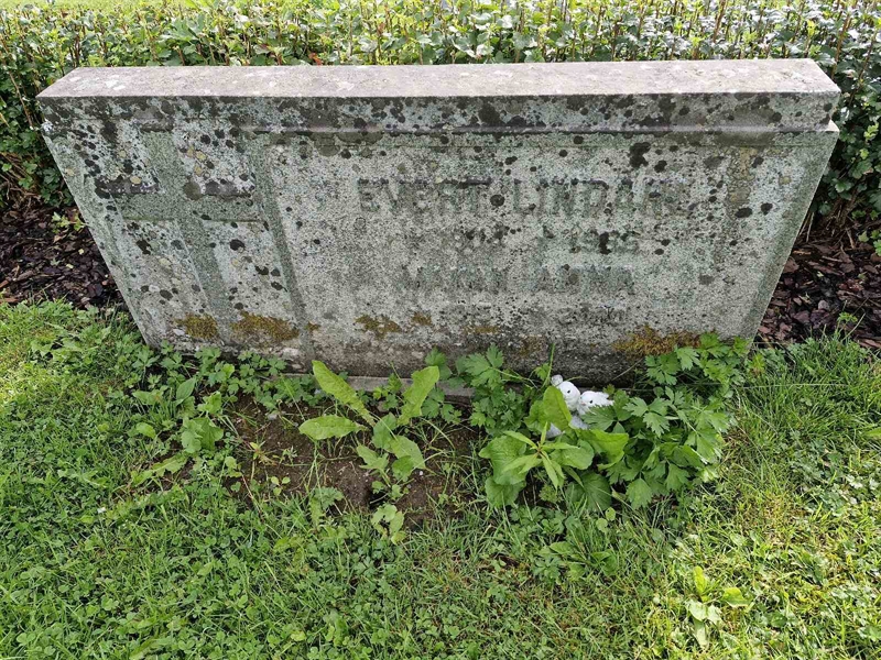 Grave number: AK D  5737-5738