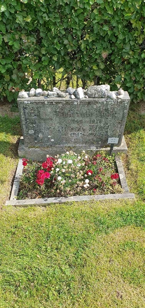 Grave number: Jä 08    11-12