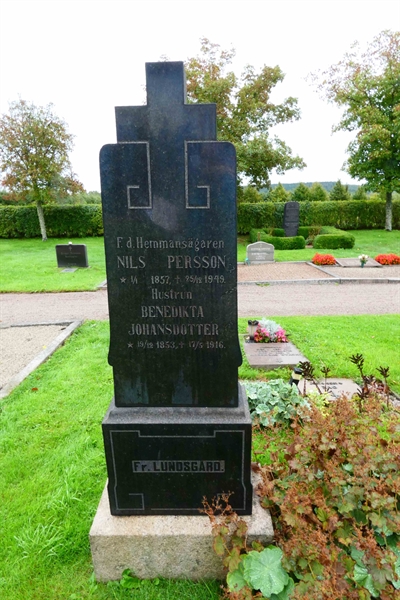 Grave number: TÖ 5   325