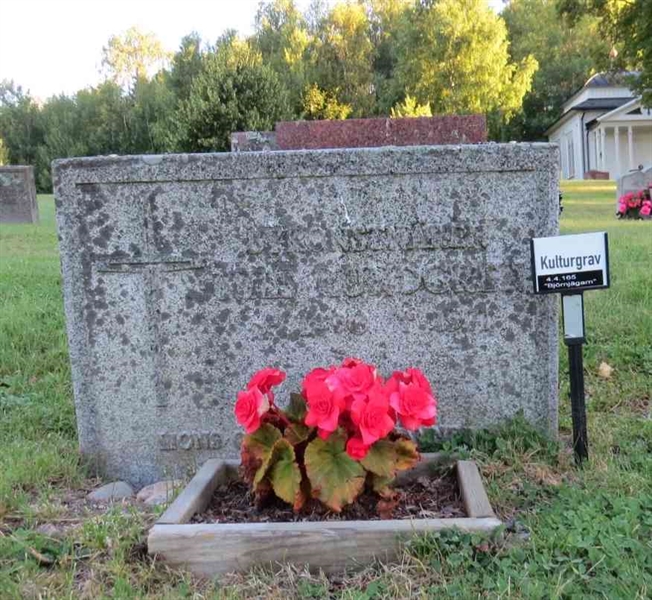 Grave number: 4 4   165