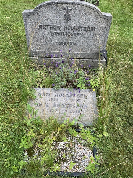 Grave number: 1 02    90