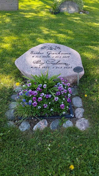Grave number: 1 7 48