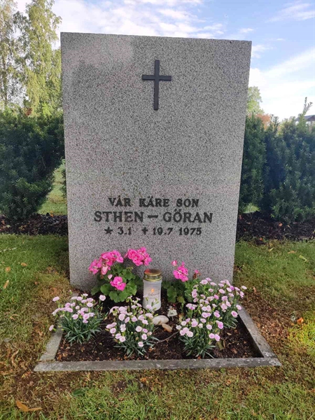 Grave number: VK E     8, 9, 10