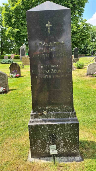 Grave number: M S  107, 108