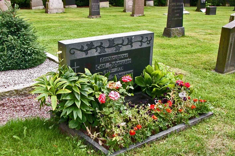 Grave number: 2 Östr 1   716, 717