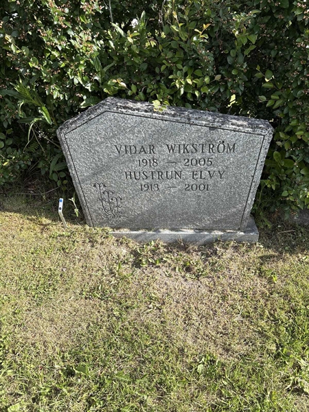 Grave number: 4 G GG    81-82