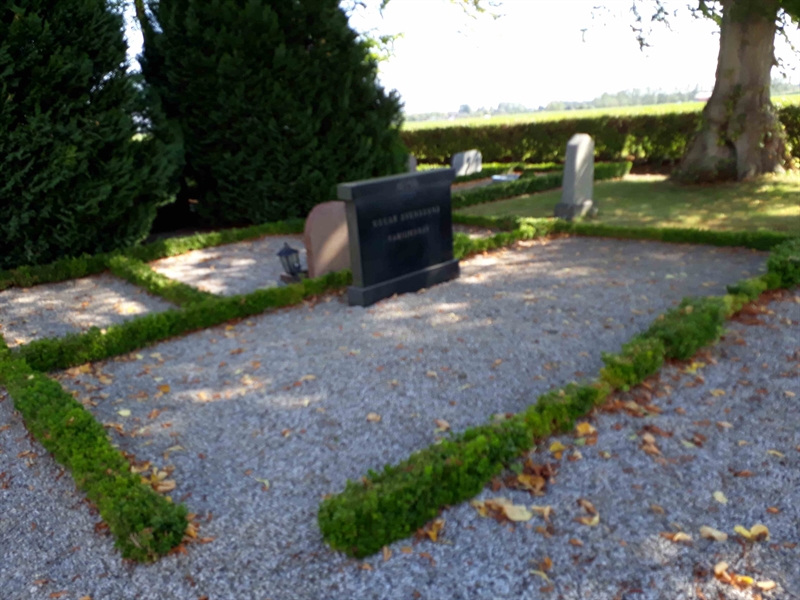 Grave number: LB C 123-126