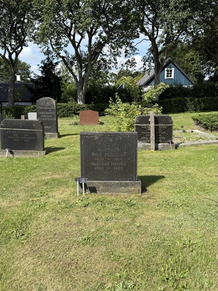 Grave number: ON D   301, 302