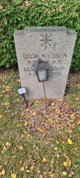 Grave number: M 13   17