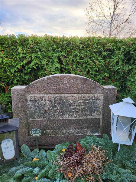 Grave number: T TUA    41-44