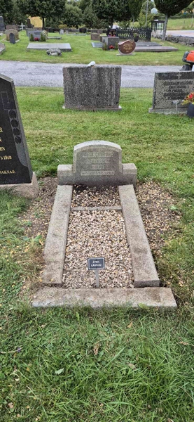 Grave number: KG 08 323