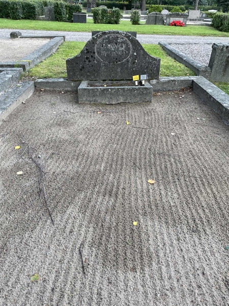 Grave number: 1 U   527B