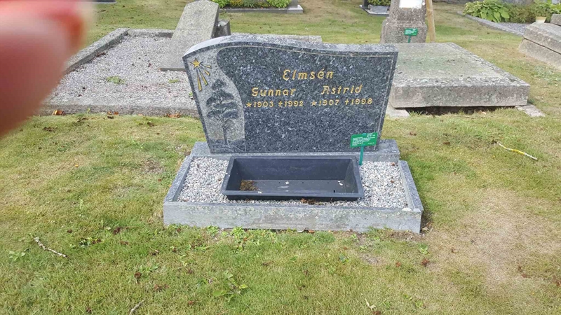 Grave number: LG 001  0076, 0077