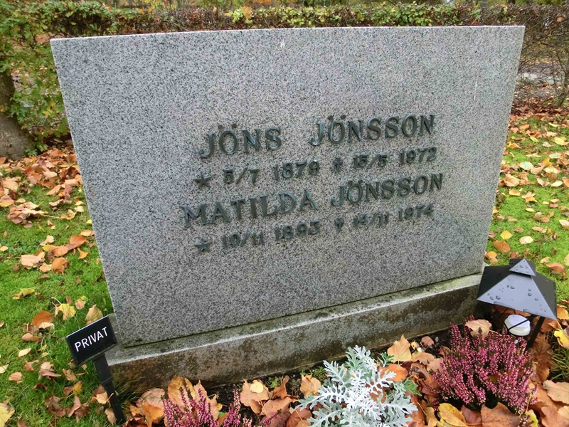 Grave number: ÄS URN 06    002