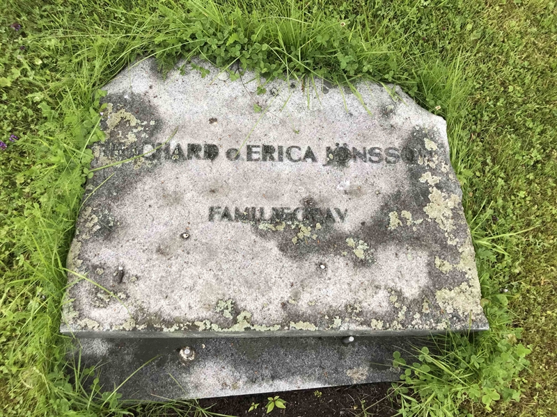 Grave number: UN H    10, 11, 12