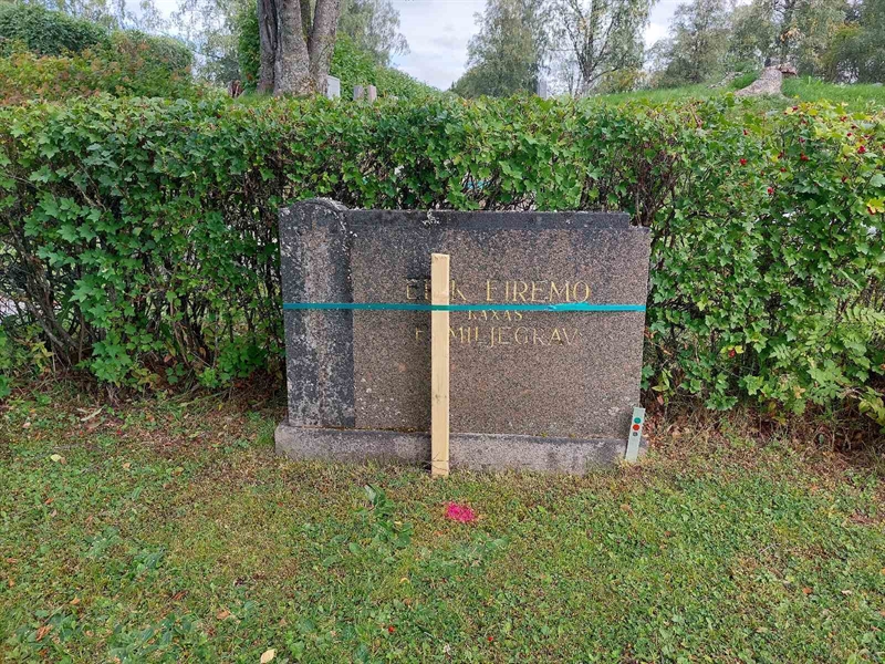 Grave number: K E    15