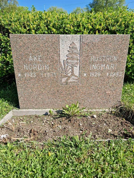 Grave number: 501 24 4976-4977