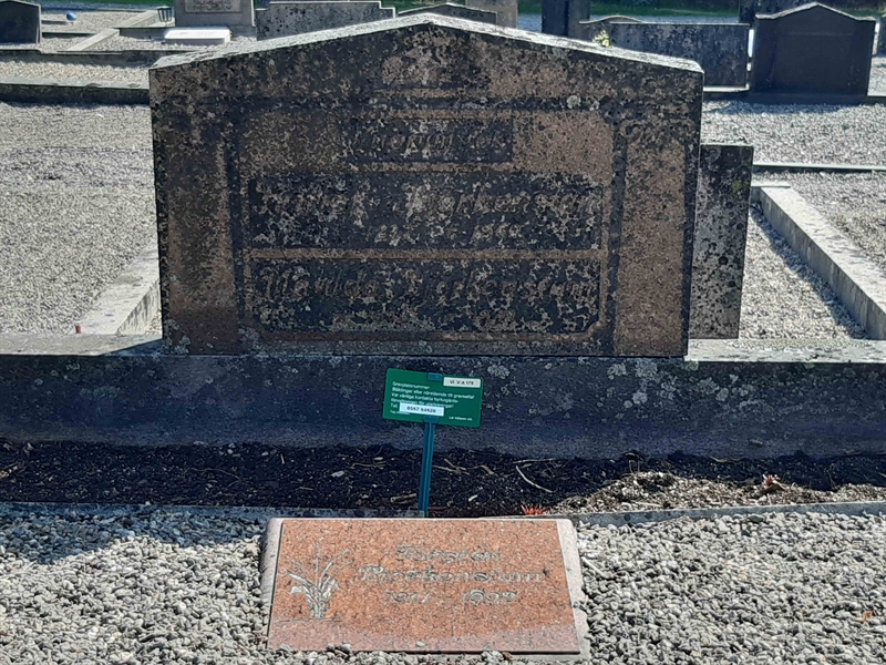 Grave number: VI V:A   179