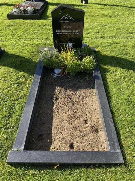 Grave number: 2 H   132