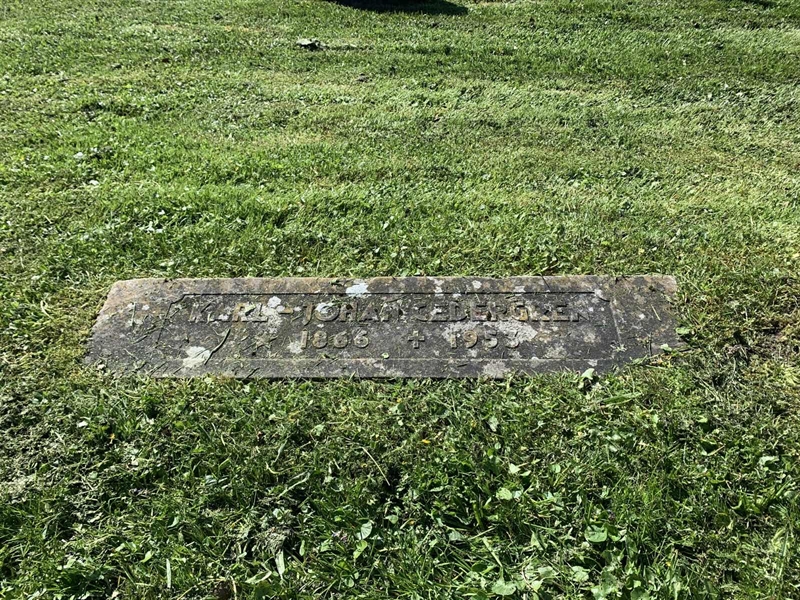 Grave number: E E    27