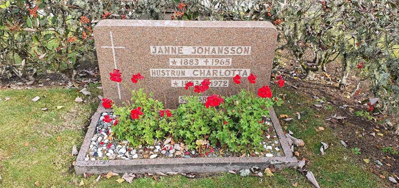 Grave number: N 006  0027, 0028