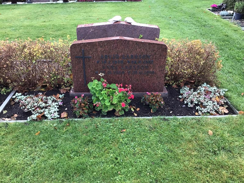 Grave number: LM 4 400  045, 046