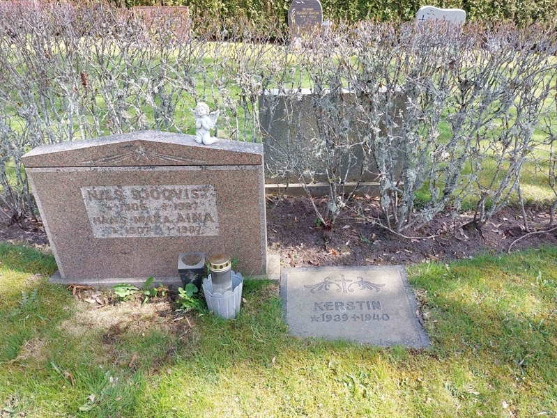 Grave number: HÖ 7   39, 40