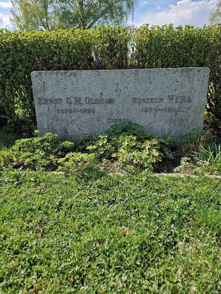 Grave number: 1 12 1752, 1753, 1754