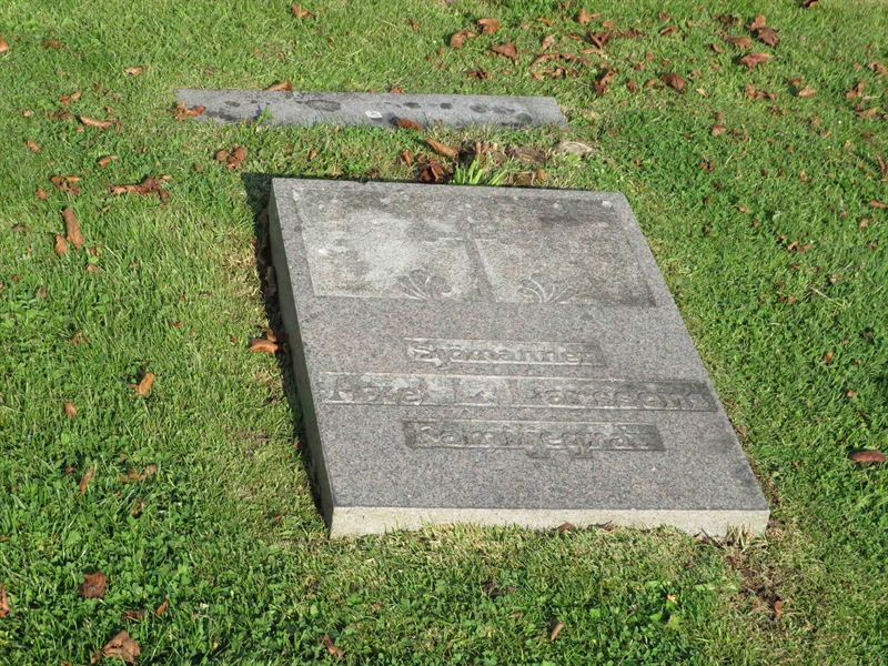Grave number: 1 02    9