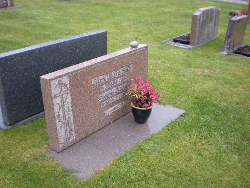 Grave number: M 002  0044A, 0044B