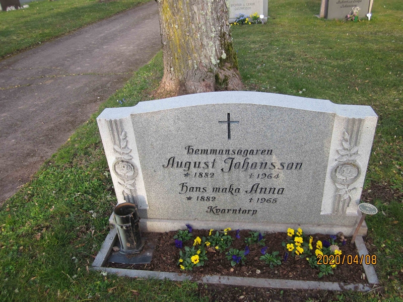 Grave number: 02 J   55