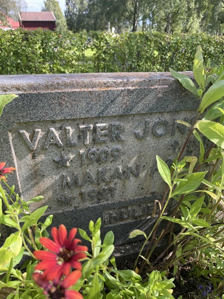Grave number: 3065 D    18-19