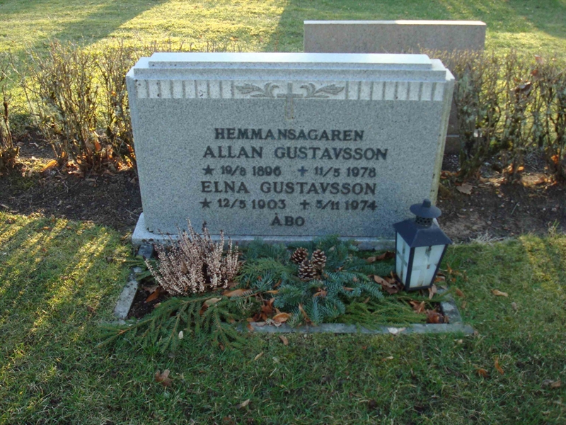 Grave number: KU 03    10, 11